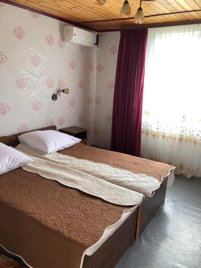 Kiwi Hotel Pizunda Ngoại thất bức ảnh